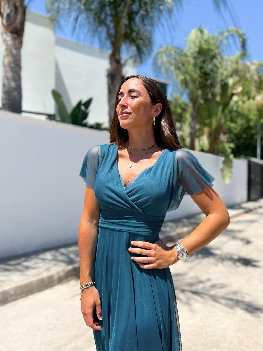 Vestido de tule com mangas azul-petróleo