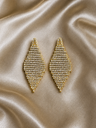 Pendientes en forma de rombo con brillos dorados
