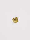 Anillo dorado con patrón perforado