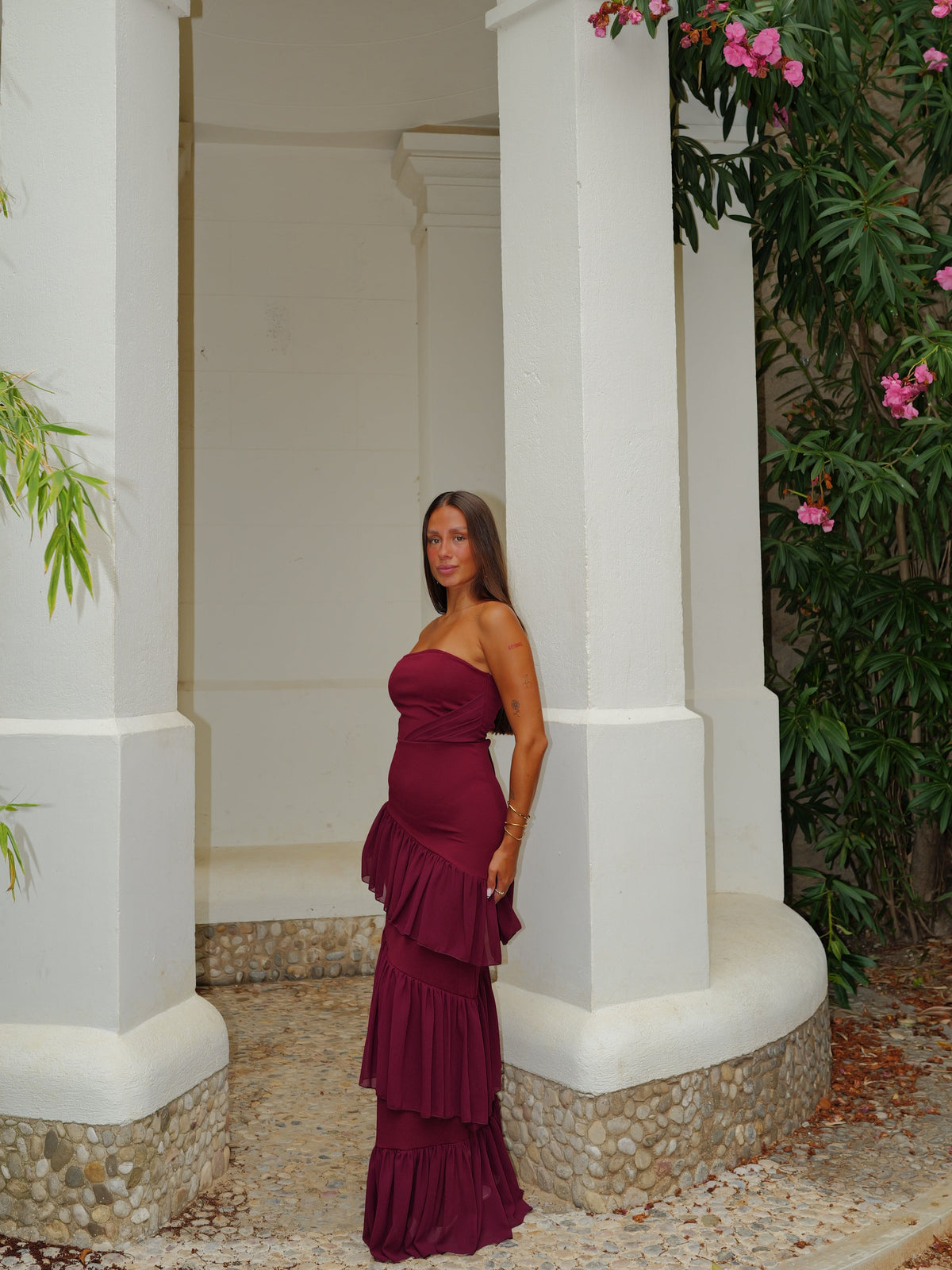 Vestido com estampa em tule e detalhes em bordô