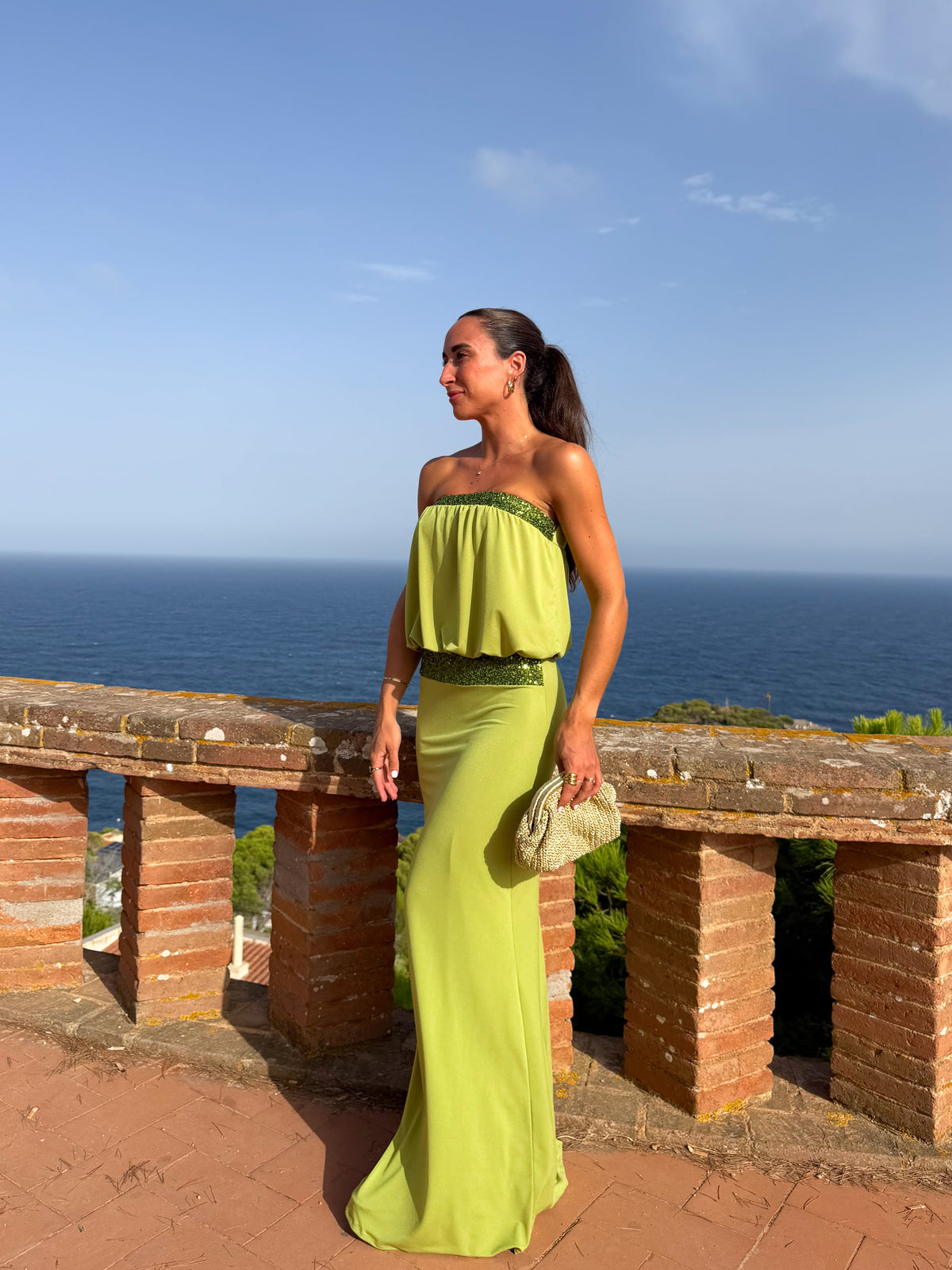 Vestido comprido com padrão de purpurina em tom de azeitona