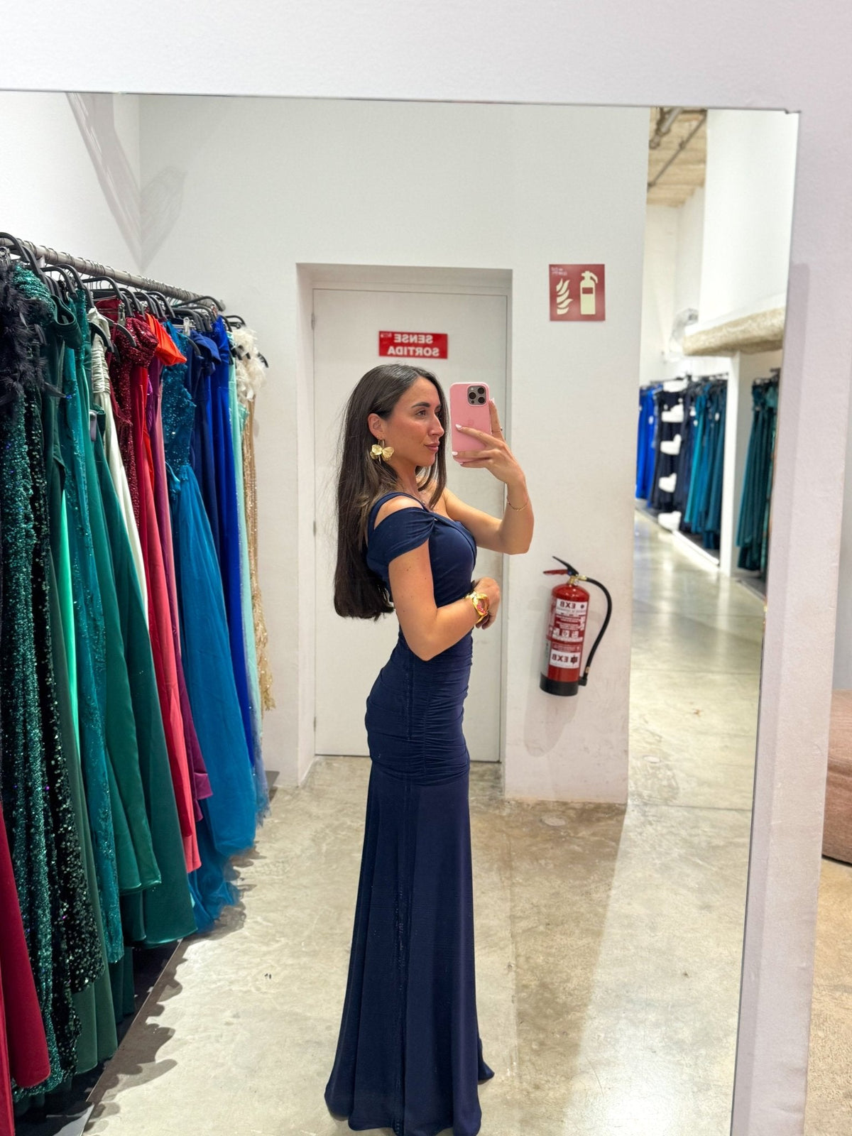Vestido assimétrico com alças em azul-marinho