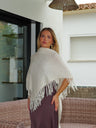 Chal de punto con flecos beige