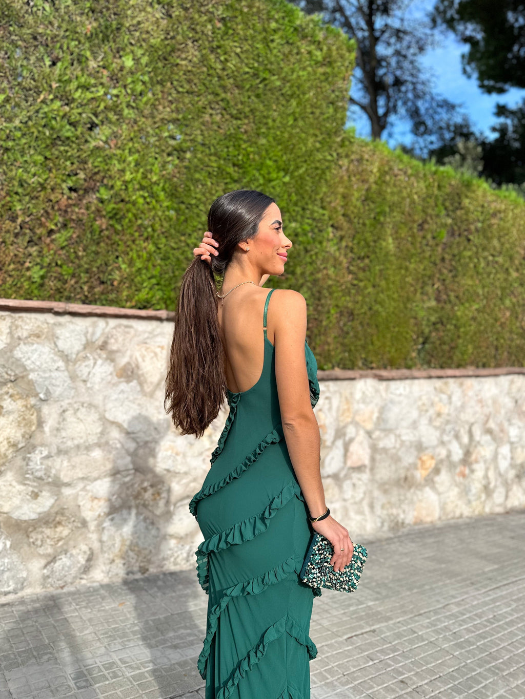 Vestido com folhos em crepe cor de garrafa
