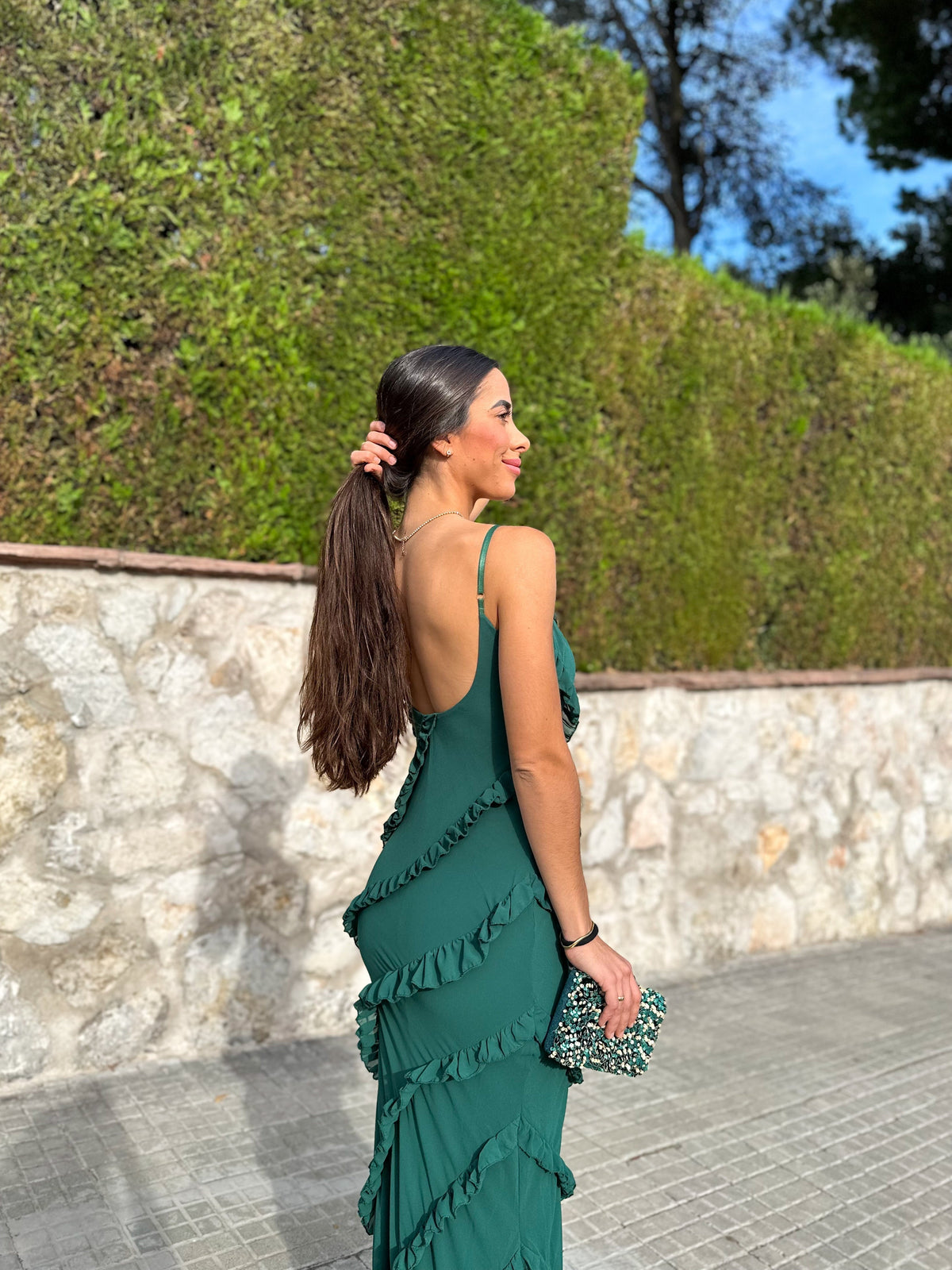 Vestido com folhos em crepe cor de garrafa