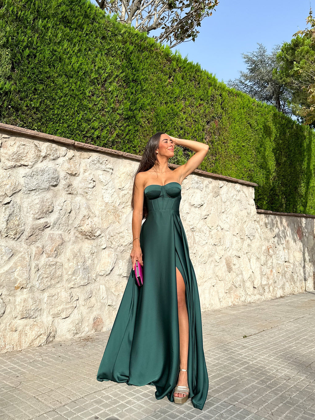 Vestido tipo corpete com a palavra «garrafa»