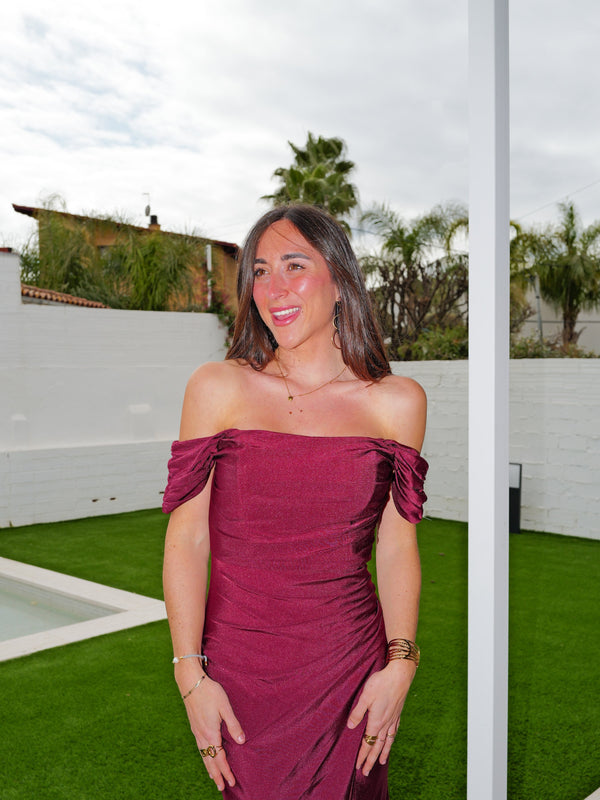 Vestido com mangas curtas cor de vinho