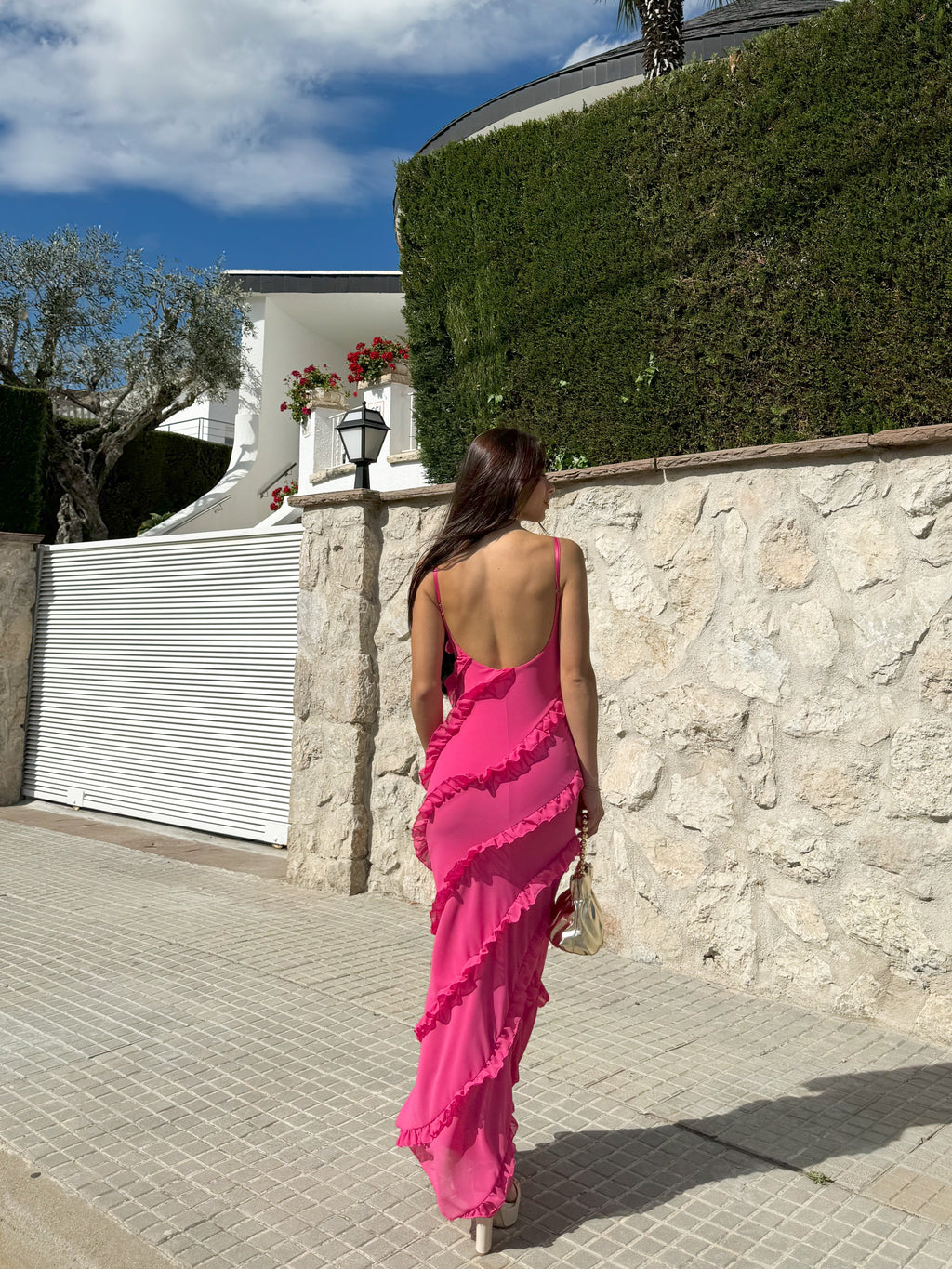 Vestido rosa de crepe com folhos
