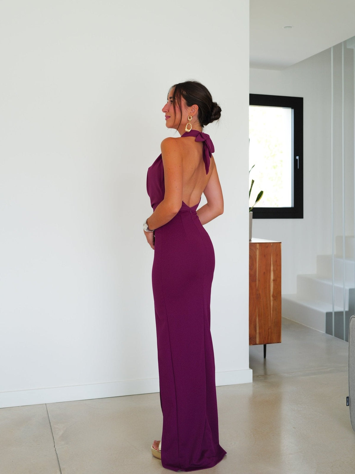 Vestido em cascata de tule cor de beringela