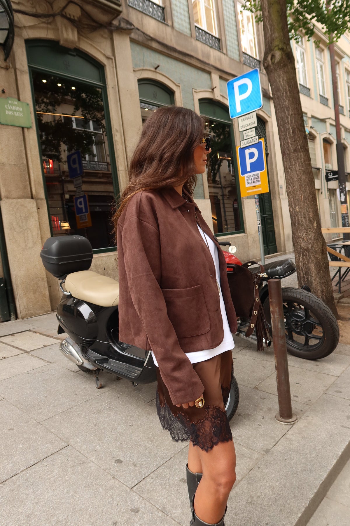 Chaqueta de ante color chocolate oscuro
