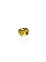 Anillo de sello con detalles en relieve, dorado