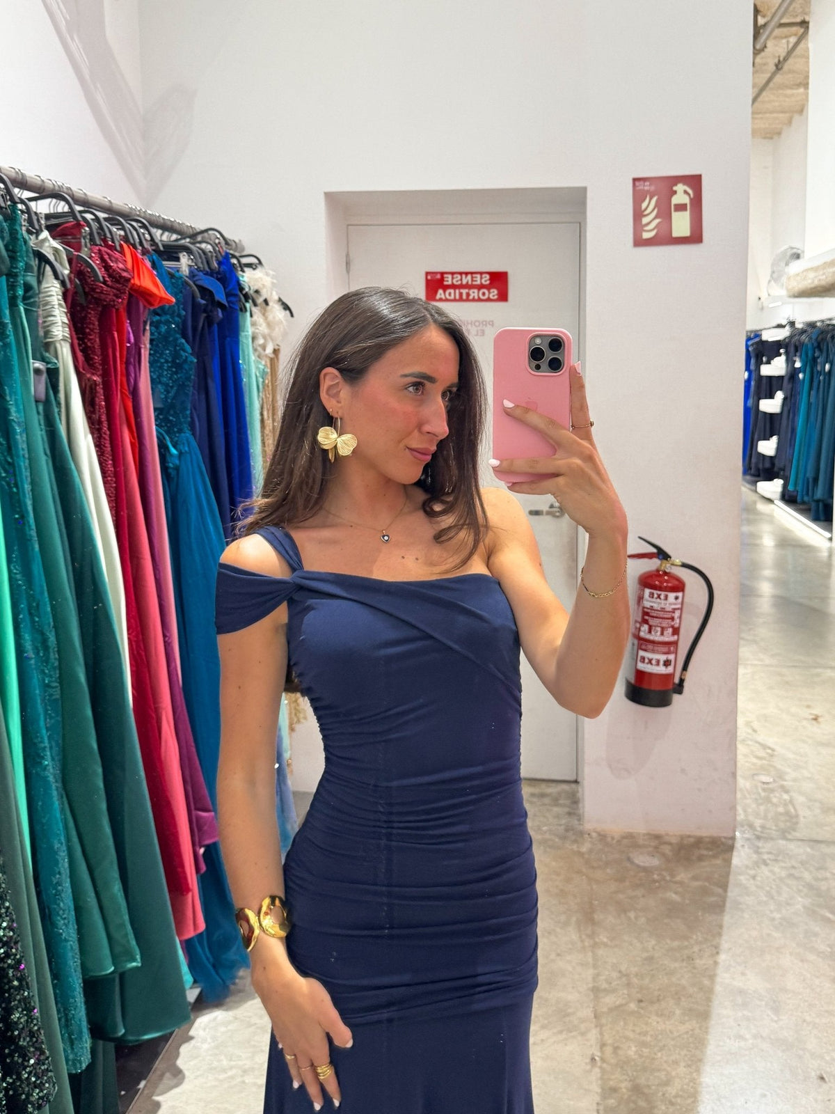 Vestido assimétrico com alças em azul-marinho