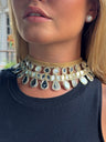 Collar tipo gargantilla con espejos en forma de gota dorados