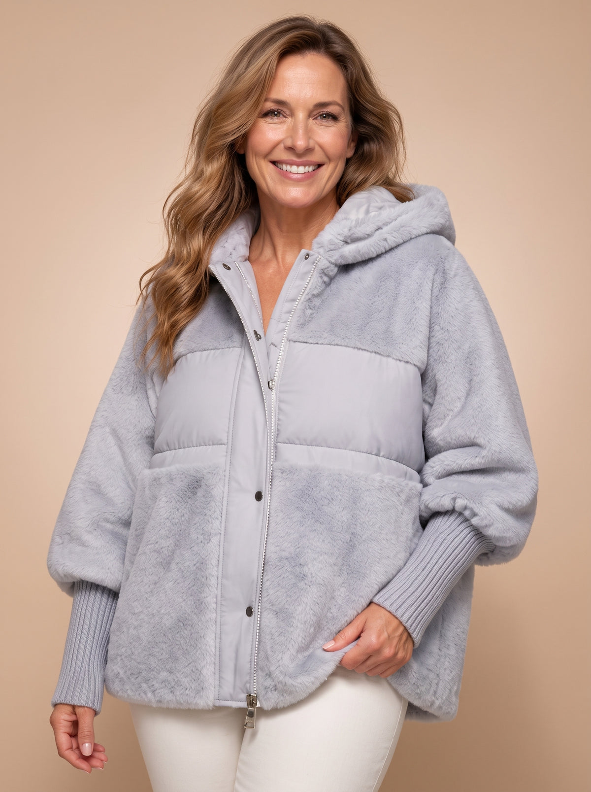 Chaqueta acolchada oversize con capucha y pelo