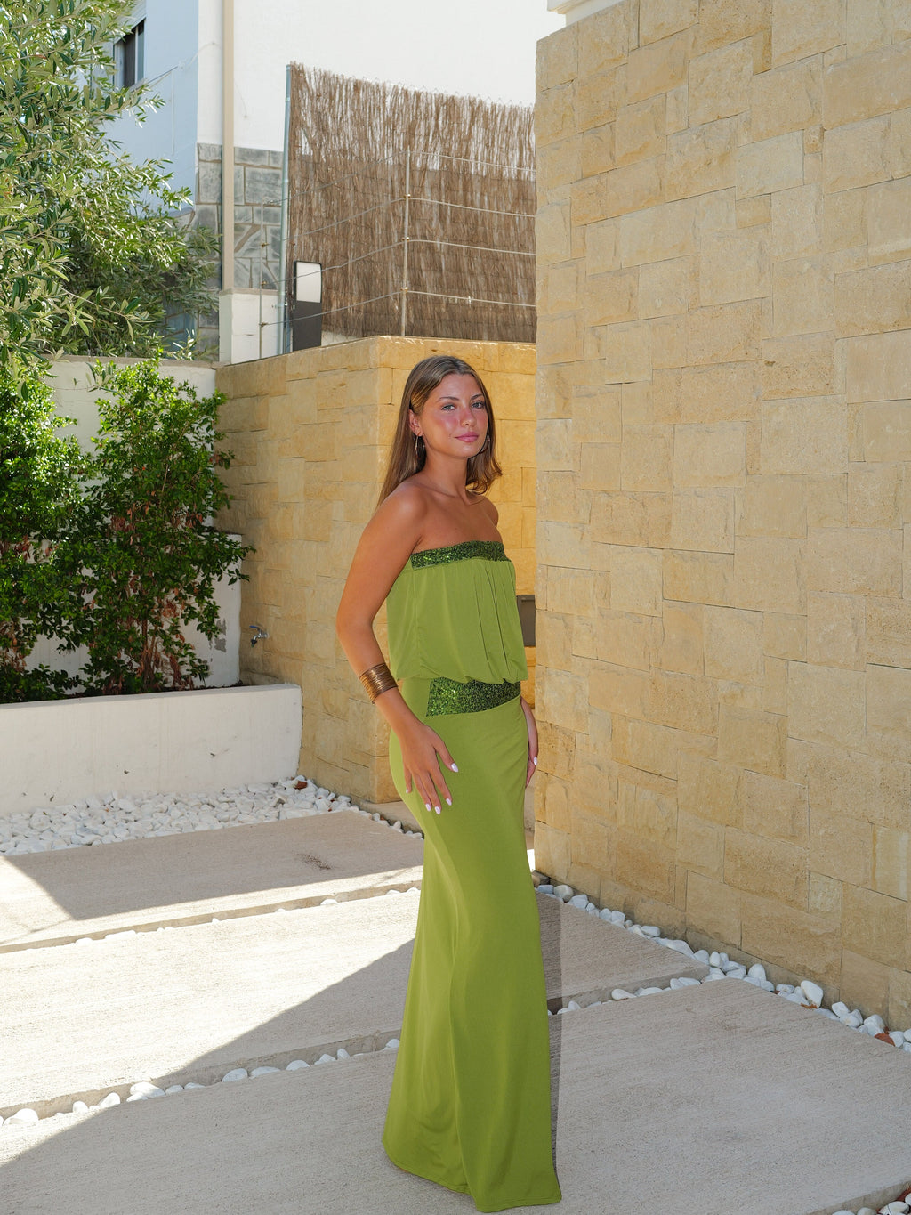 Vestido comprido com padrão de purpurina em tom de azeitona