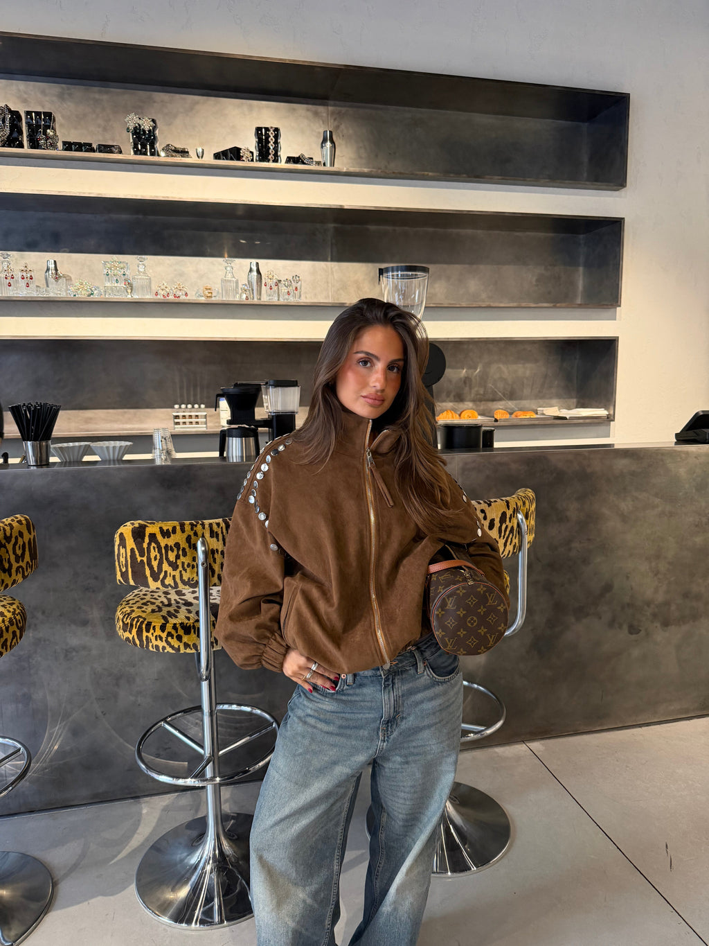 Chaqueta bomber Sasha con tachuelas