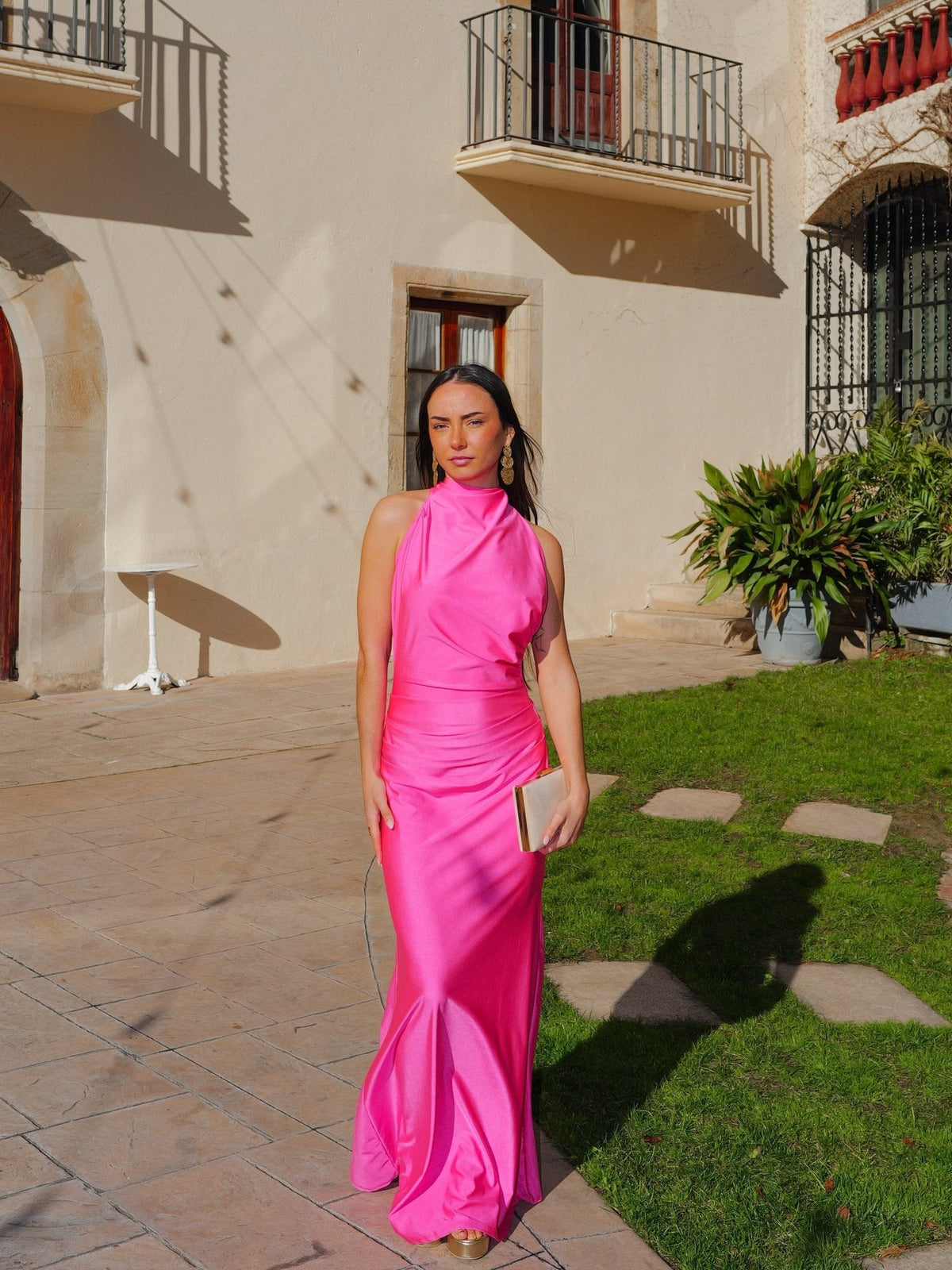 Vestido halter franzido nas costas, cor fúcsia