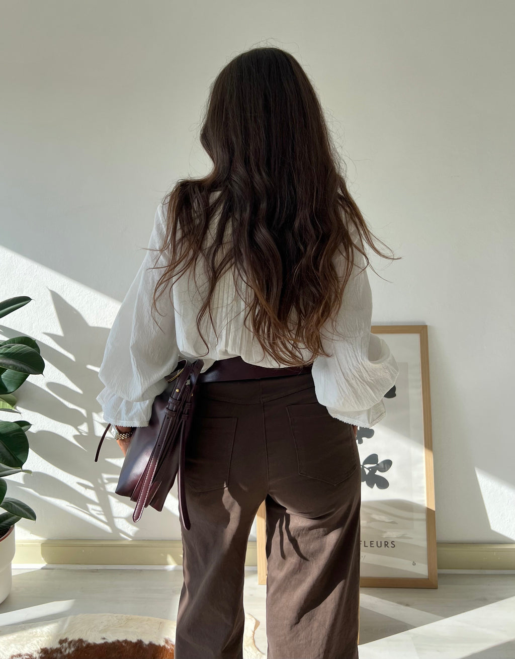 Calças largas marrons com tachas