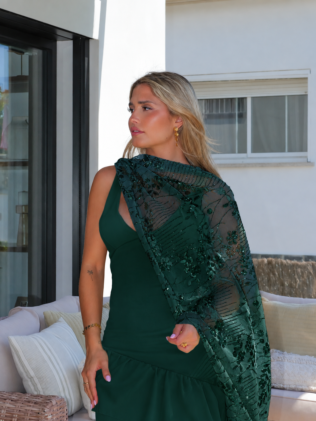 Lenço com detalhes em strass em forma de garrafa