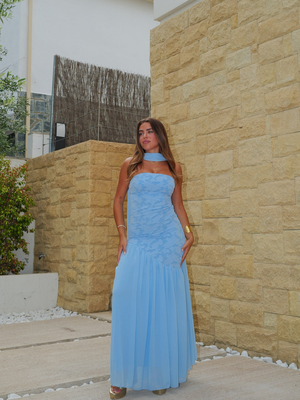 Vestido com estampa «palavra», assimétrico, em tom celeste