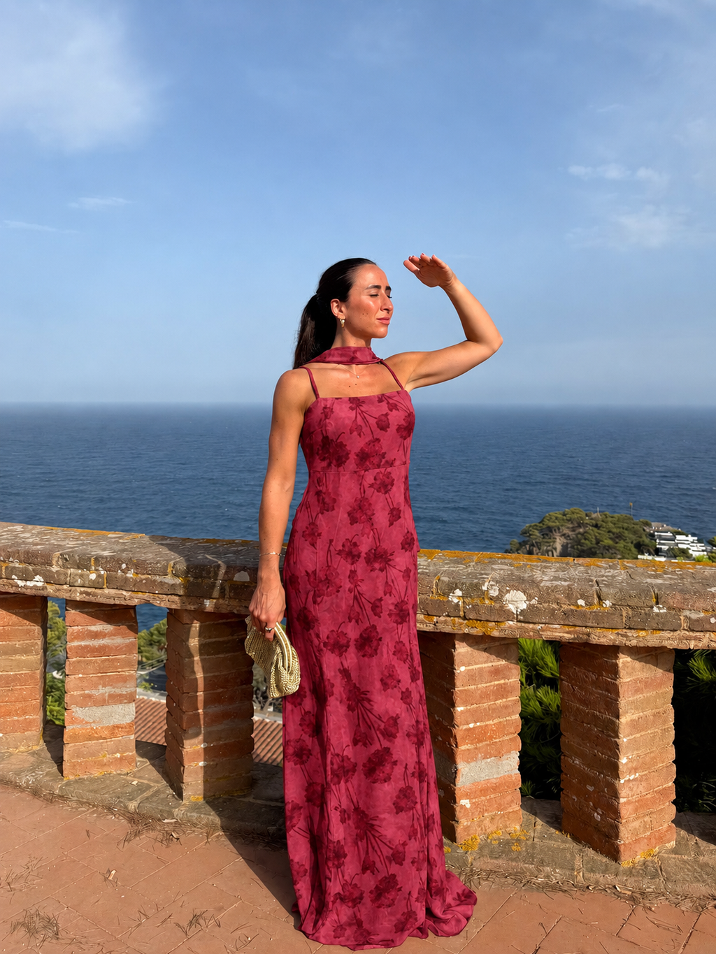 Vestido de georgette com padrão em cor de bordô