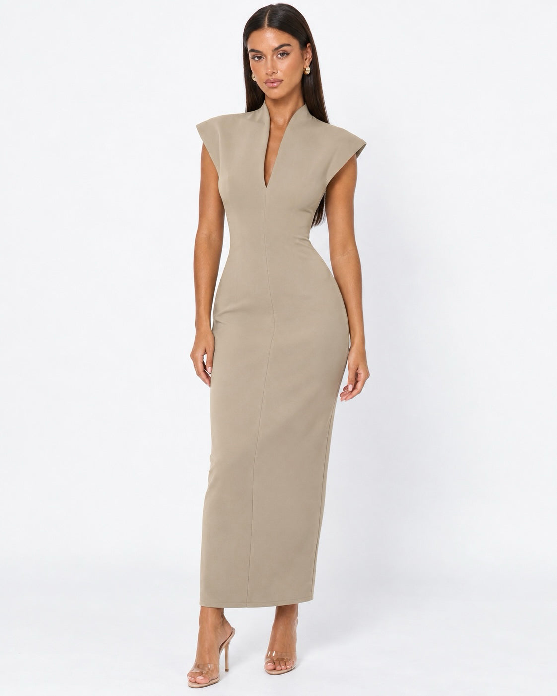 Vestido largo con escote en V y hombros estructurados