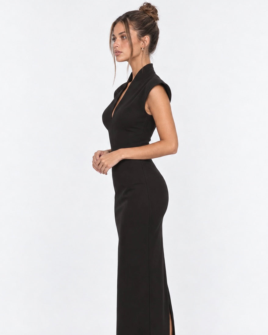Vestido largo con escote en V y hombros estructurados