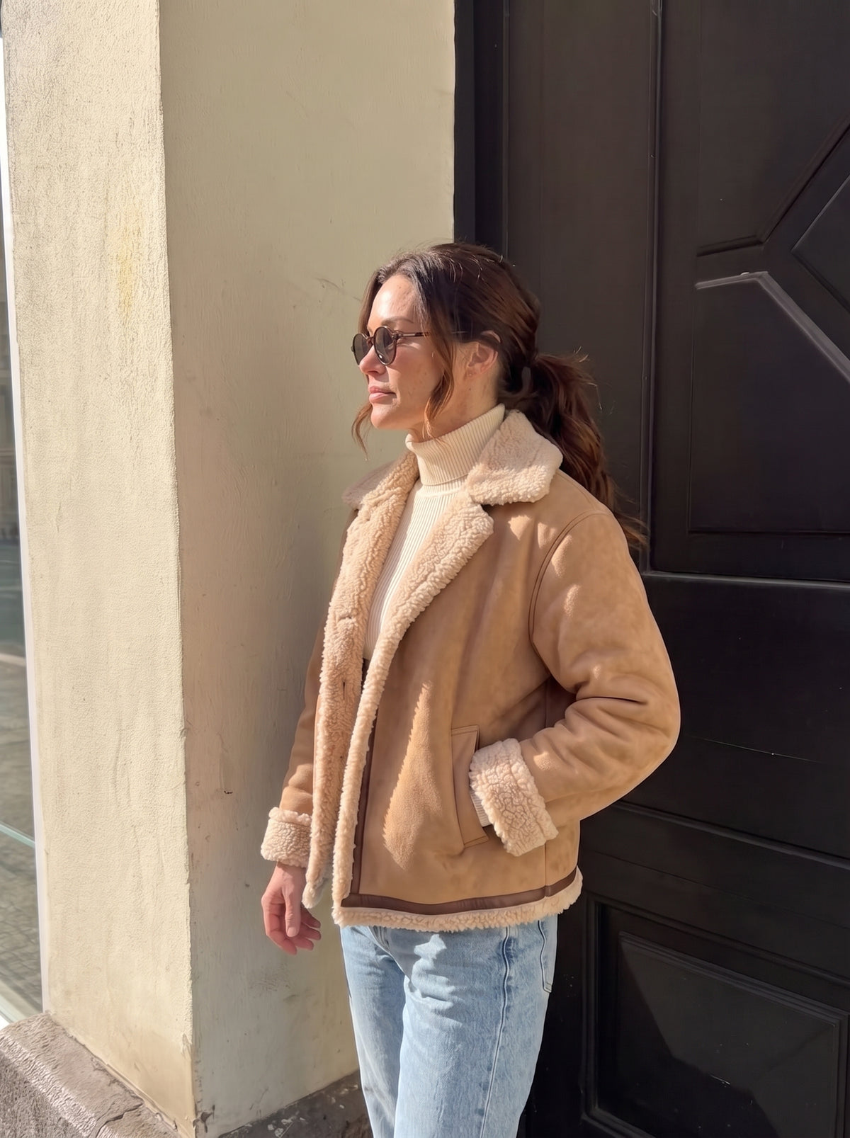 Chaqueta efecto ante camel con borreguito y botones dorados