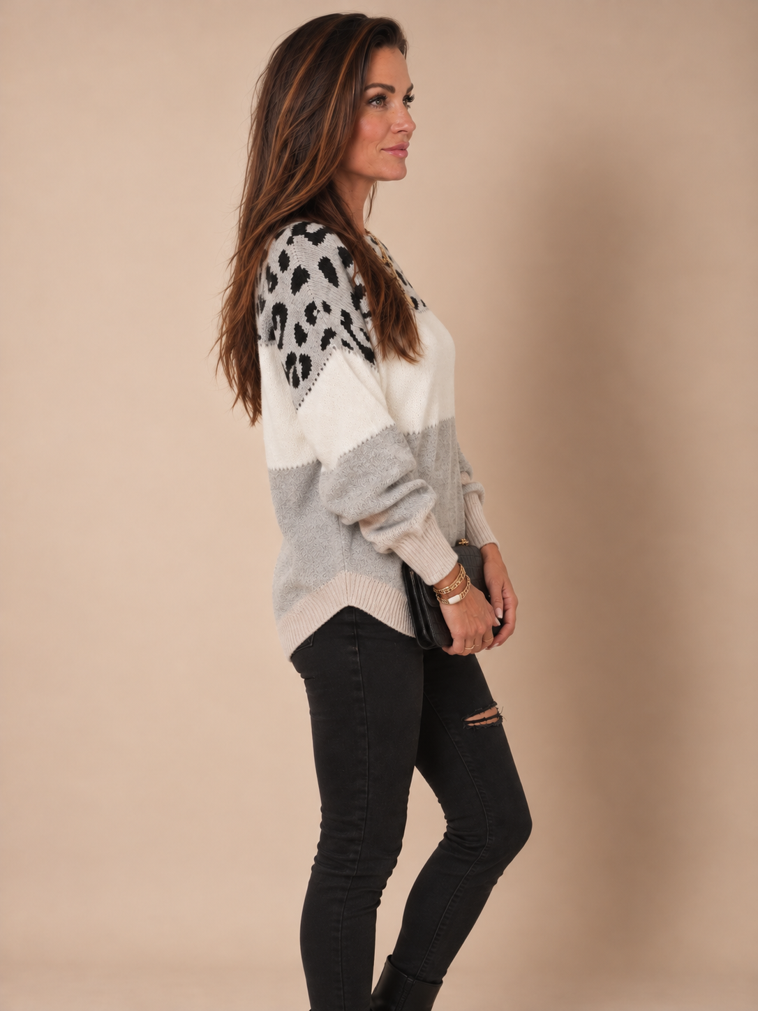 Camisola de malha cinzenta com padrão leopardo