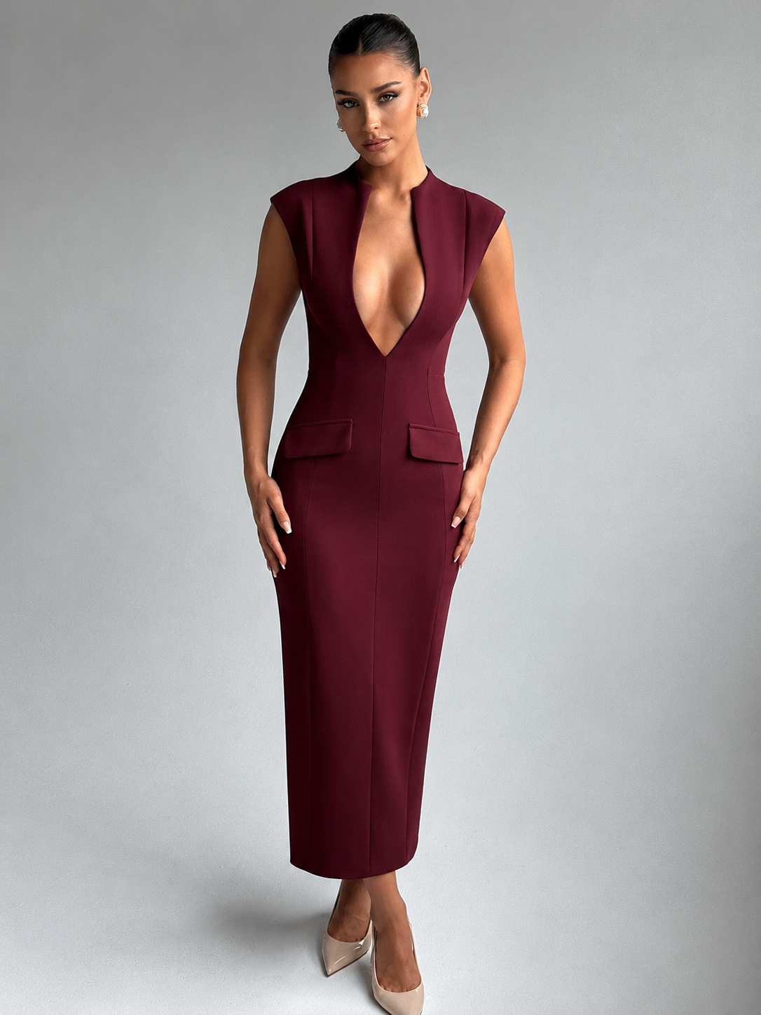 Vestido midi rojo cereza con escote en V profundo