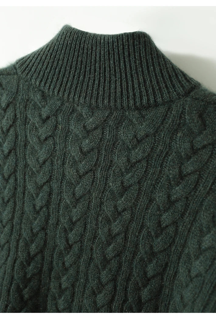 Camisola de malha entrançada com gola alta e botões
