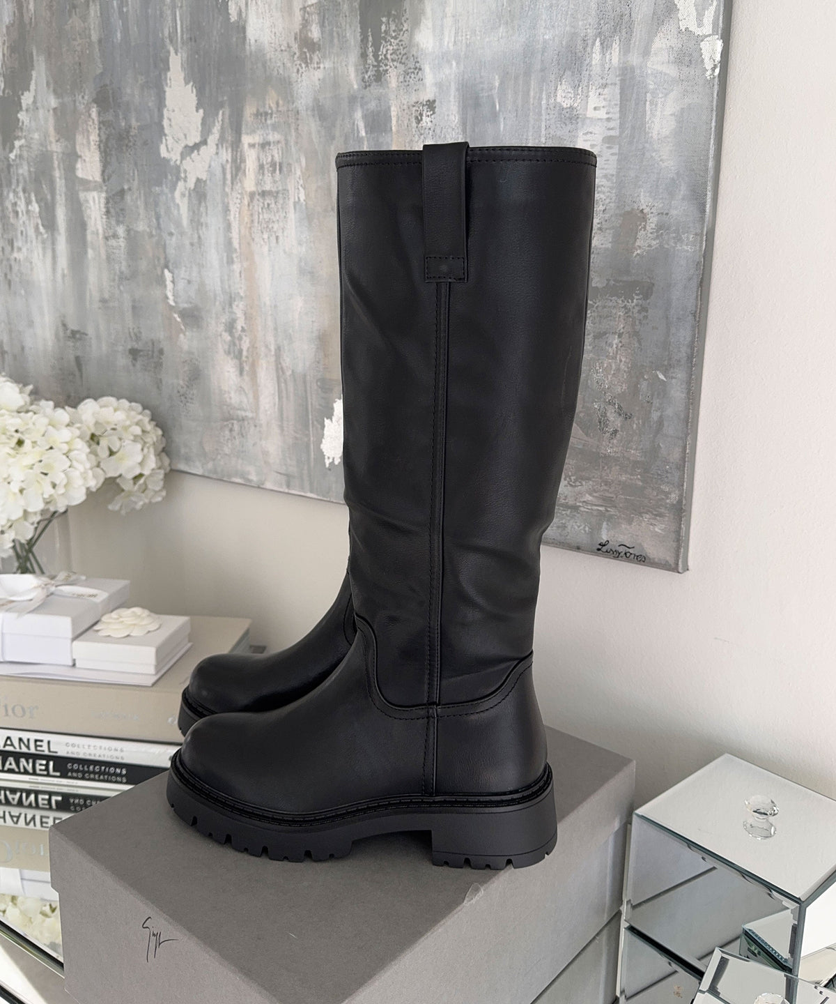 Botas altas negras de suela gruesa en piel sintética