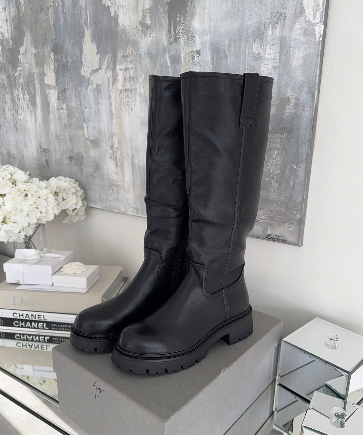 Botas altas negras de suela gruesa en piel sintética