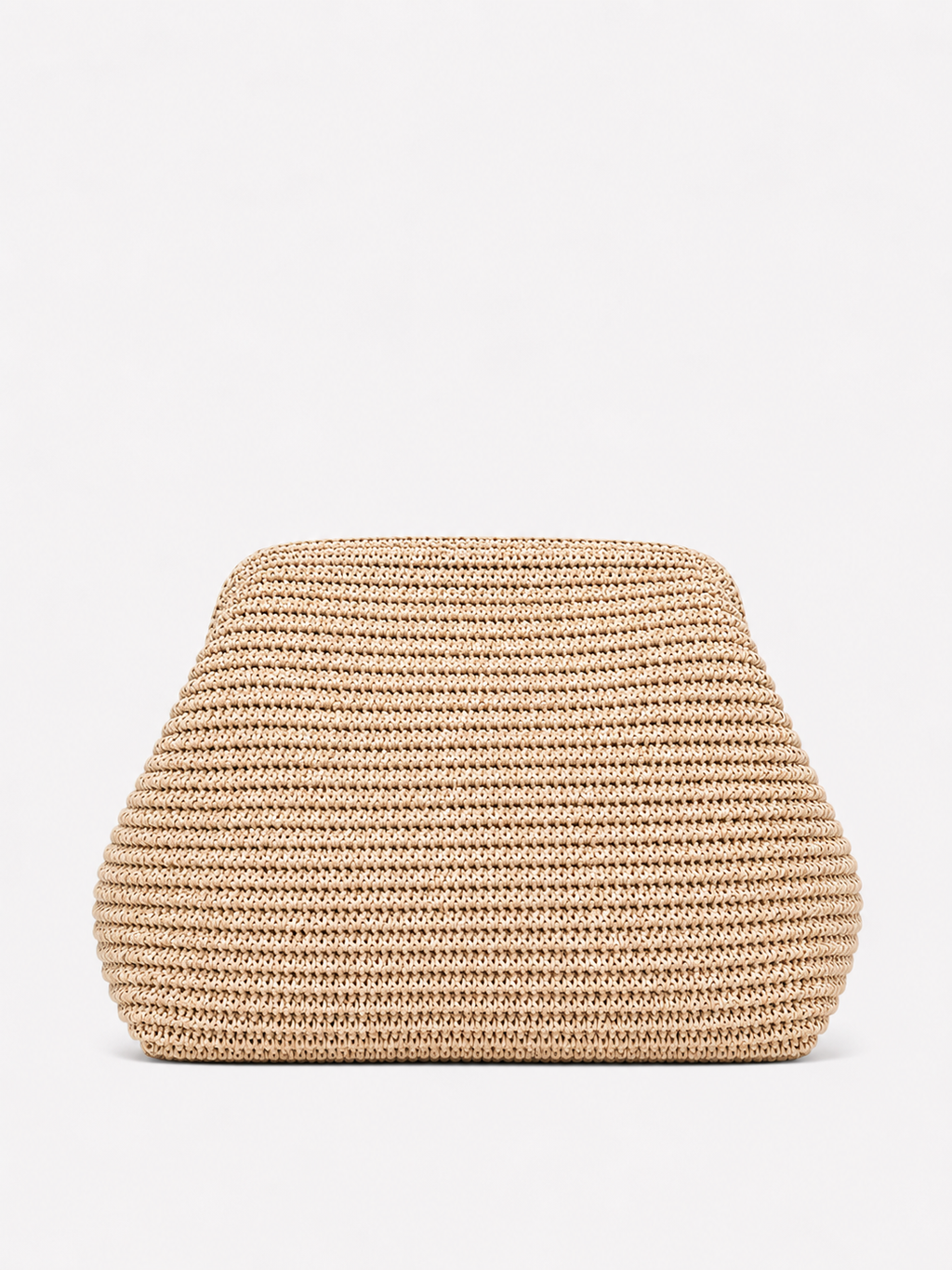 Clutch entrelaçada em ráfia bege
