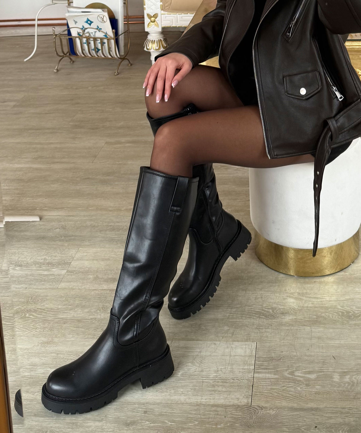 Botas altas negras de suela gruesa en piel sintética