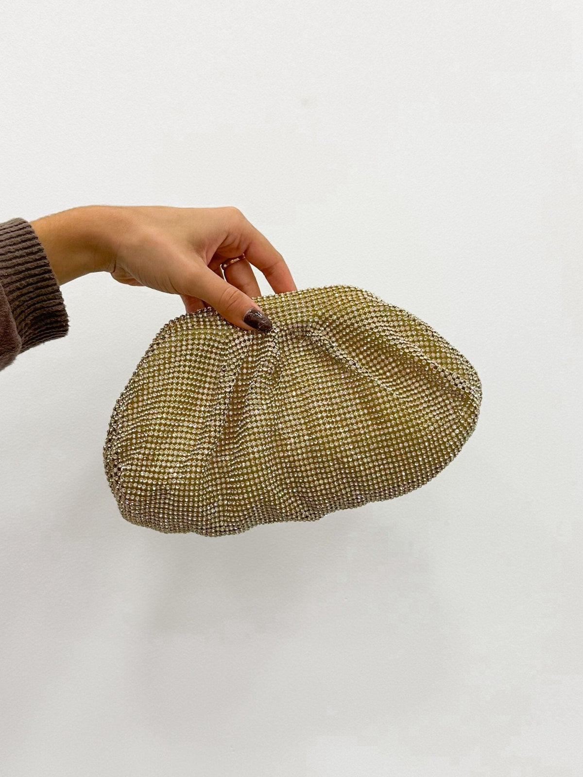 Clutch em forma de caixinha de bombons com brilhos dourados