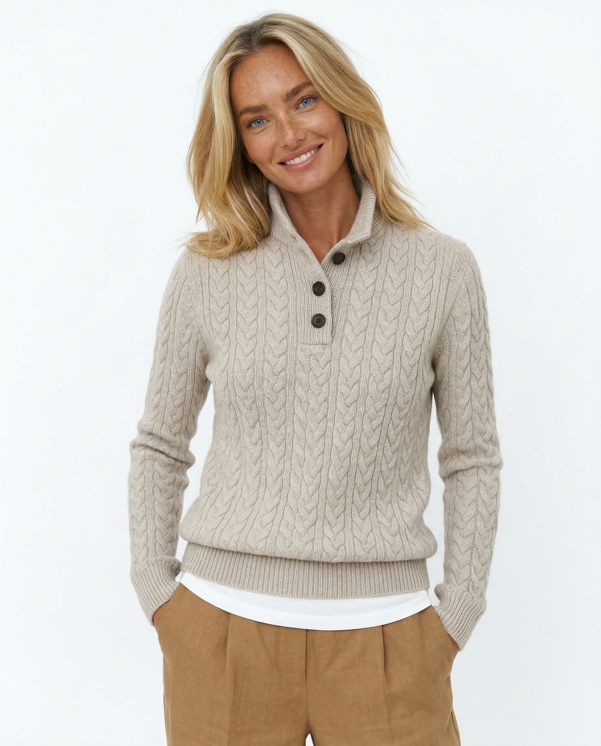 Jersey de punto trenzado con cuello alto y botones