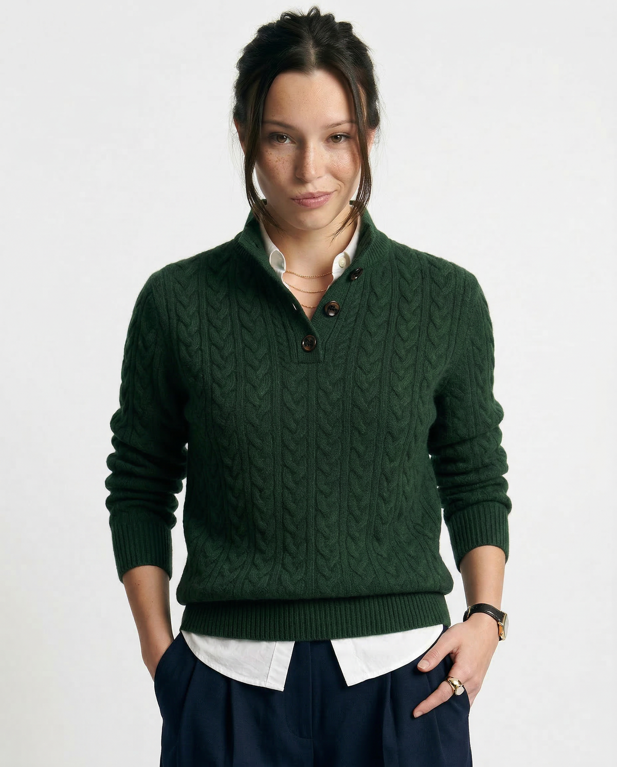 Jersey de punto trenzado con cuello alto y botones