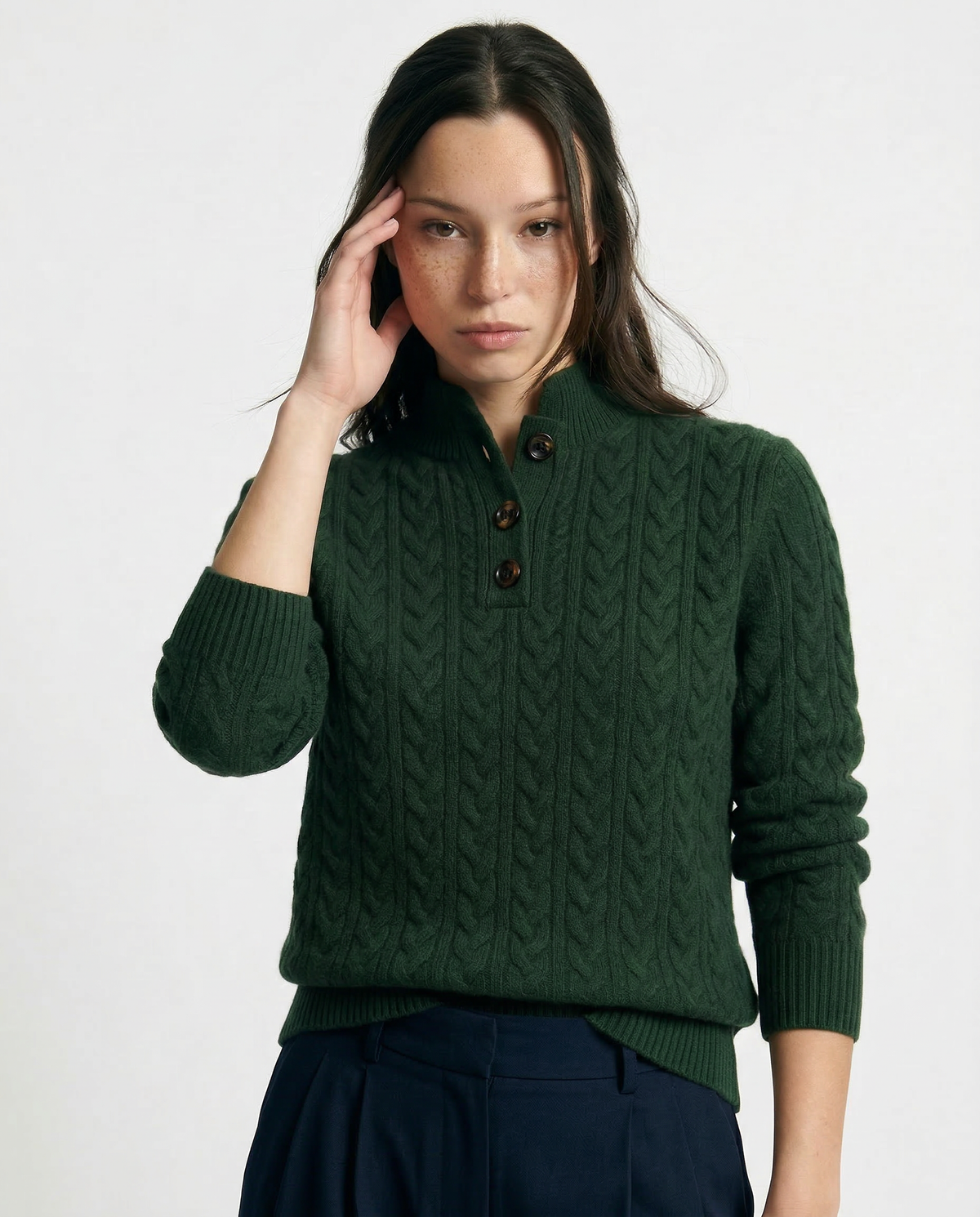 Jersey de punto trenzado con cuello alto y botones