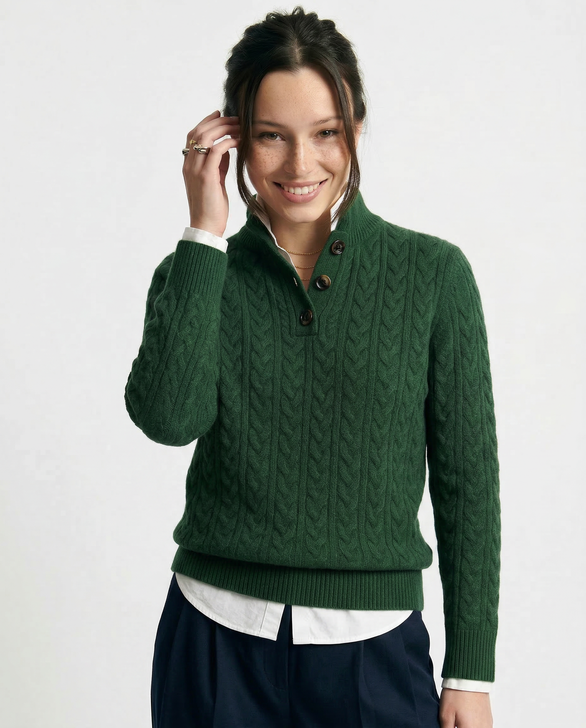 Jersey de punto trenzado con cuello alto y botones