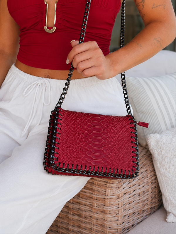 Bolso midi de piel color burdeos