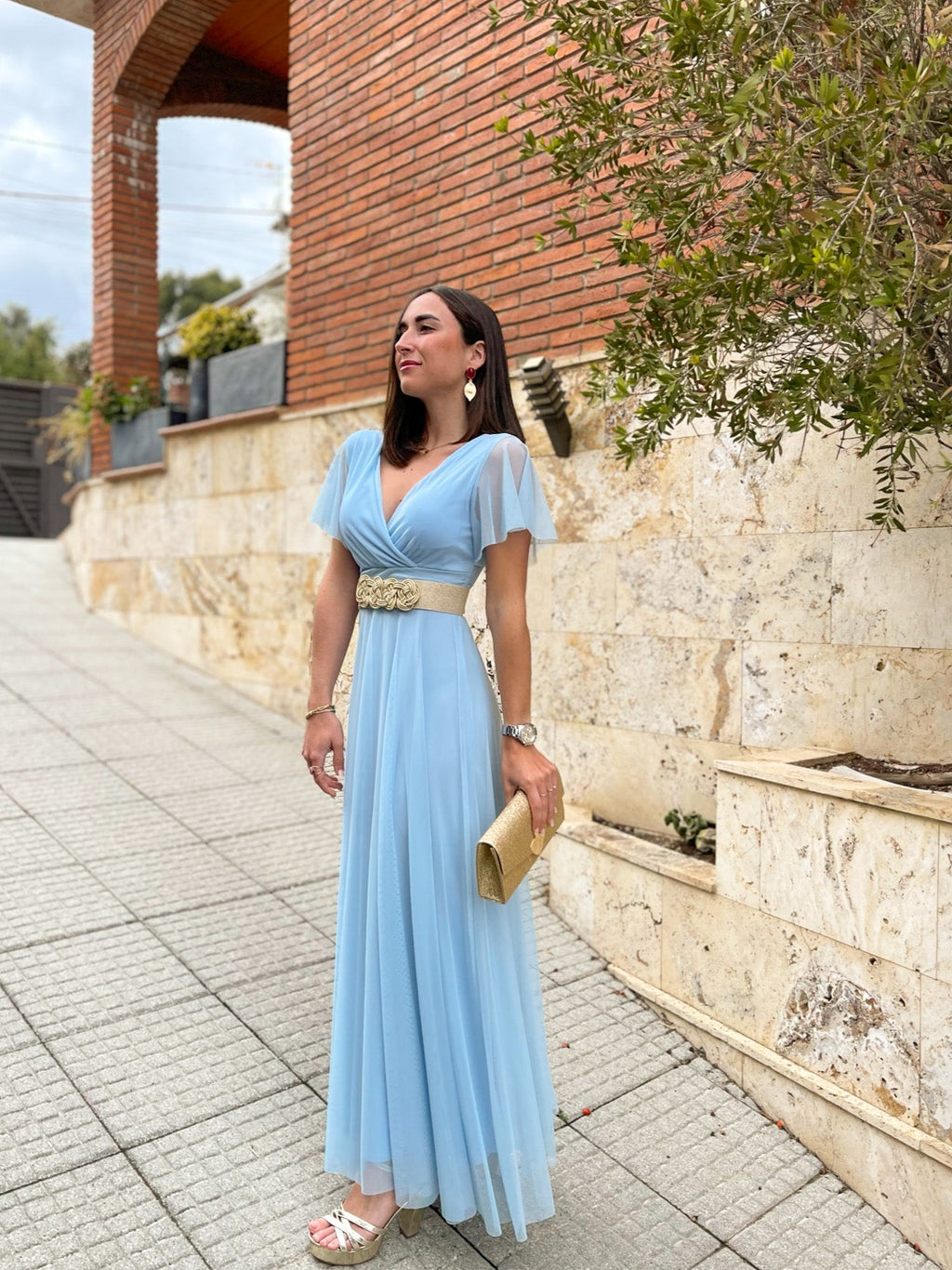 Vestido de tule com mangas celestes