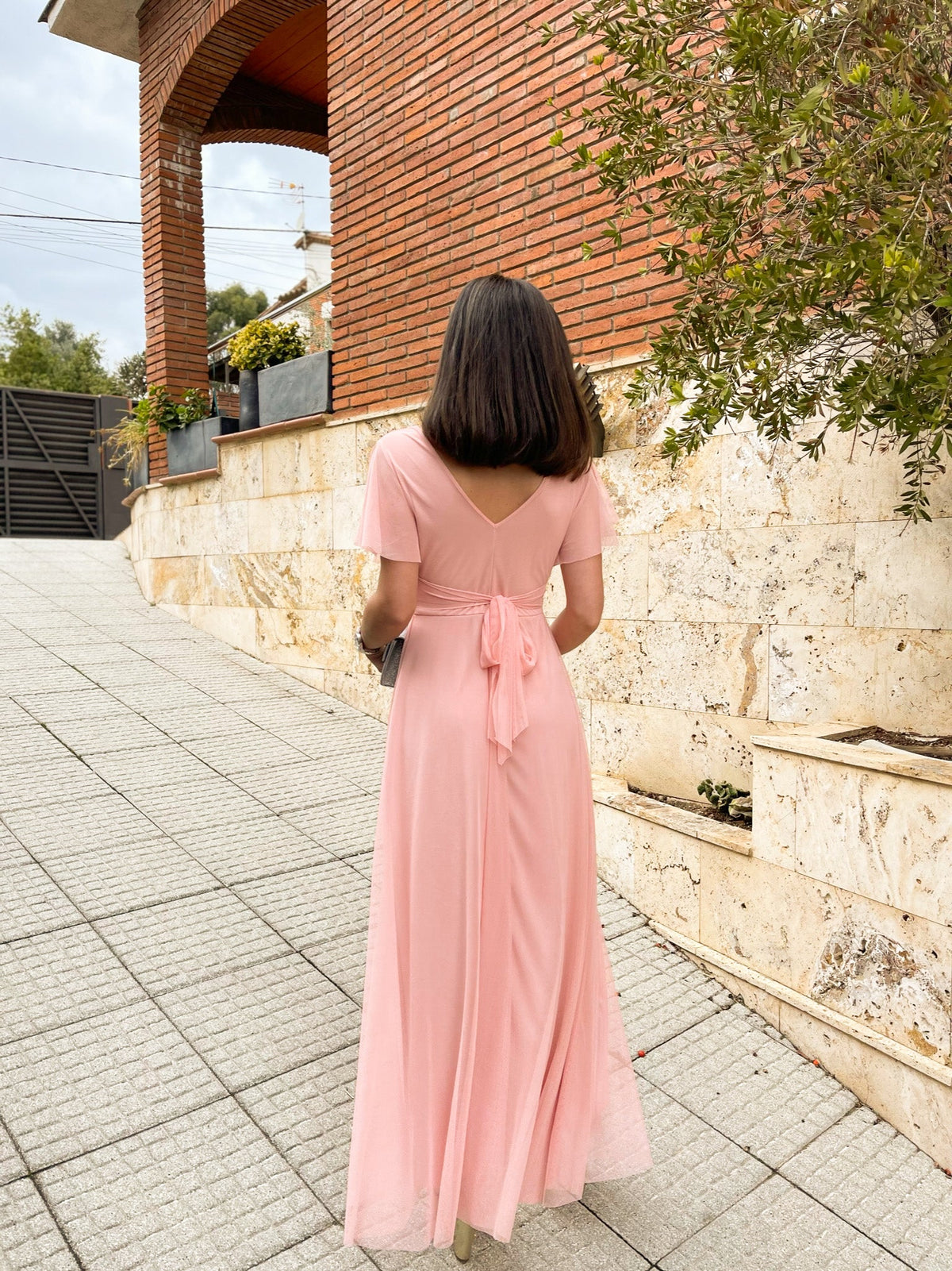 Vestido de tule com mangas cor-de-rosa