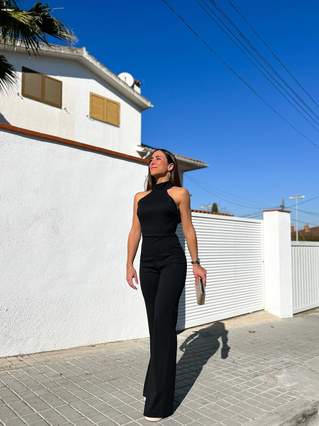 Macacão preto de crepe com decote halter