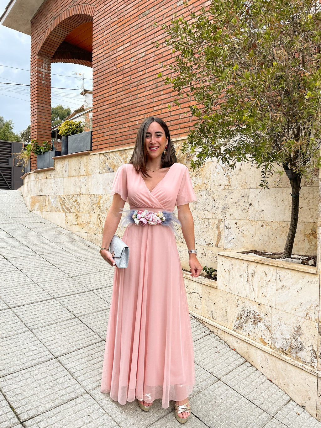 Vestido de tule com mangas cor-de-rosa