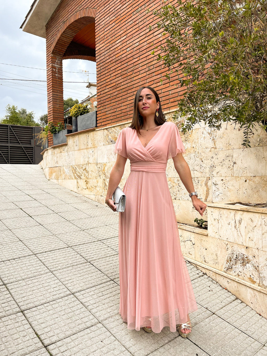 Vestido de tule com mangas cor-de-rosa