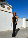 Mono negro de crepé con escote halter