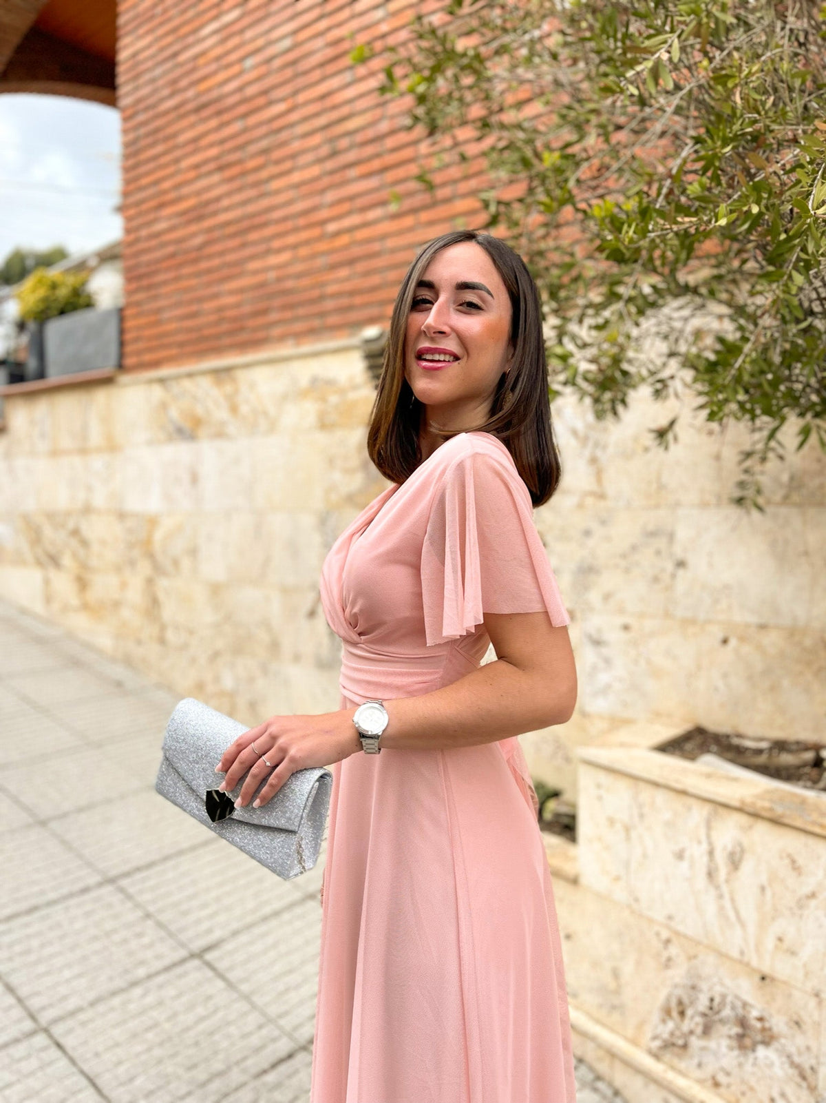 Vestido de tule com mangas cor-de-rosa