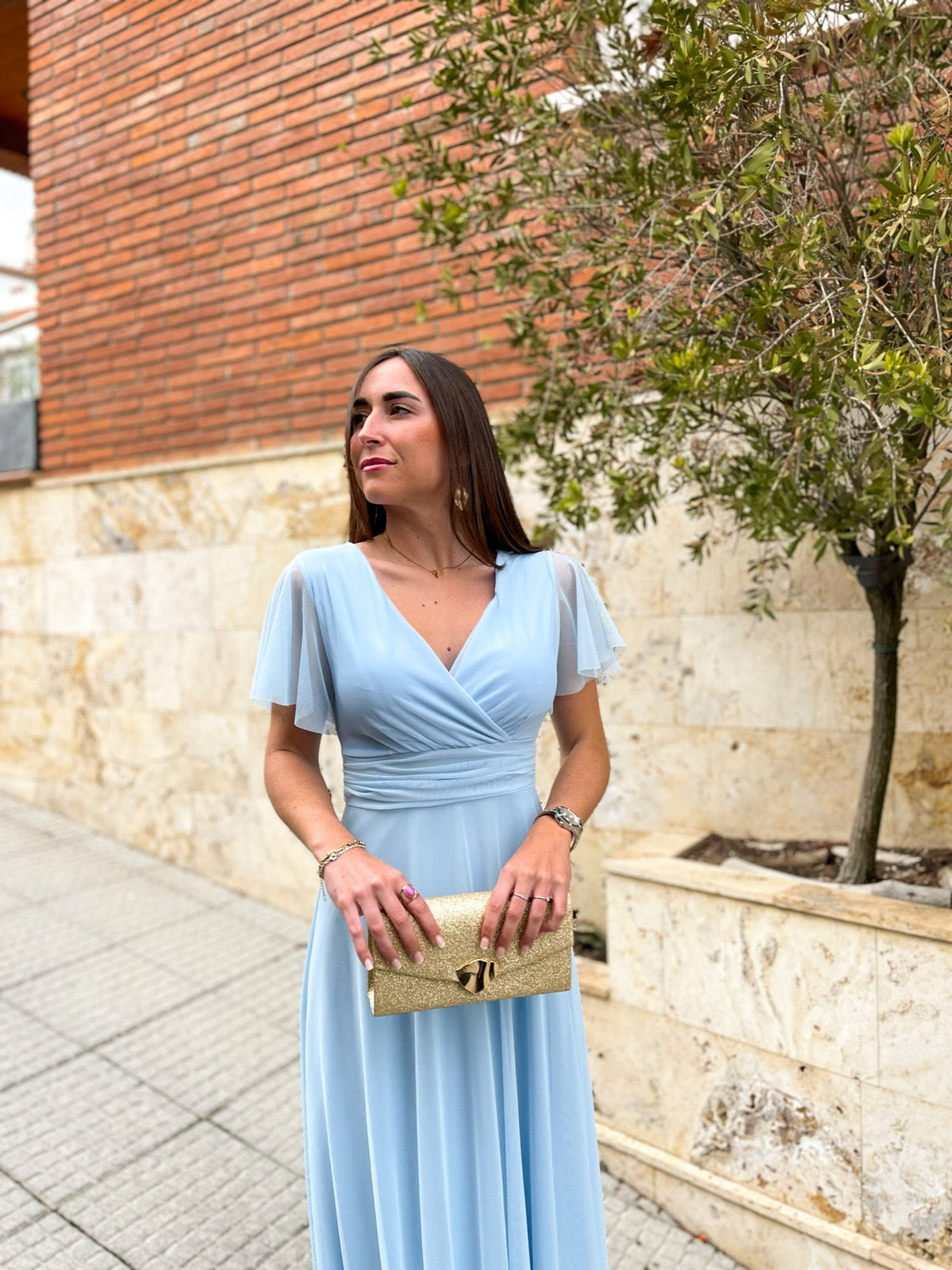 Vestido de tule com mangas celestes