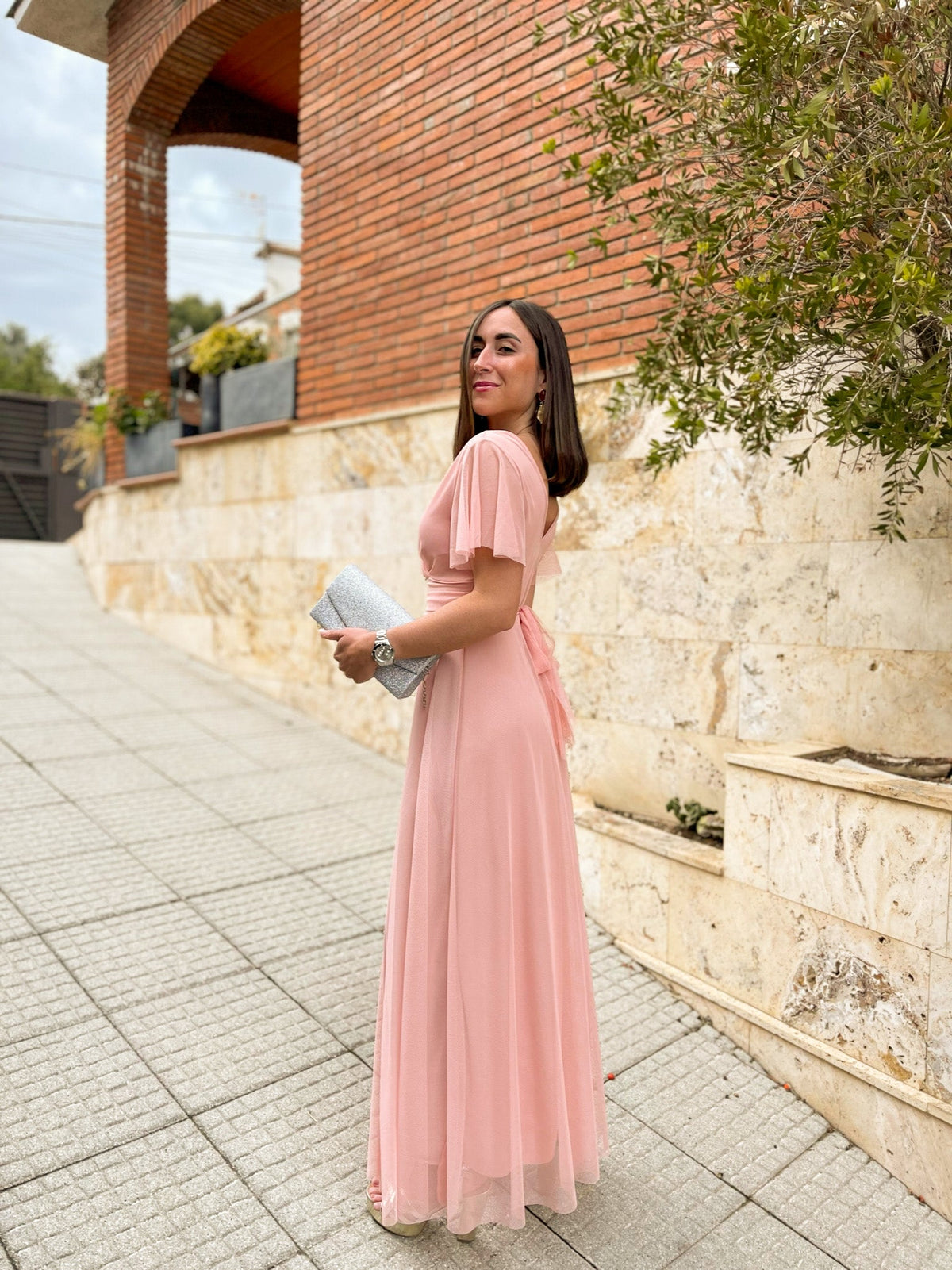 Vestido de tule com mangas cor-de-rosa